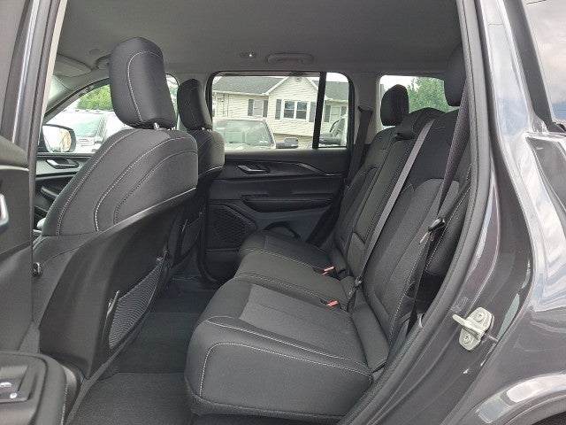 2023 Jeep Grand Cherokee Laredo 4x4