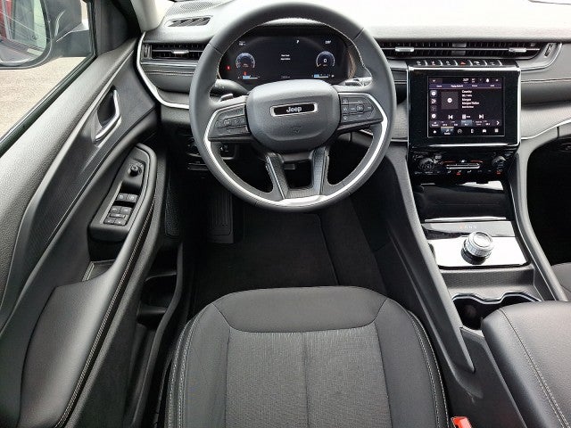 2023 Jeep Grand Cherokee Laredo 4x4