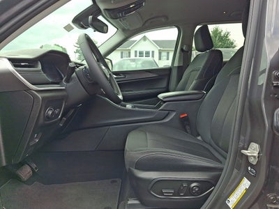 2023 Jeep Grand Cherokee Laredo 4x4