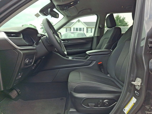 2023 Jeep Grand Cherokee Laredo 4x4