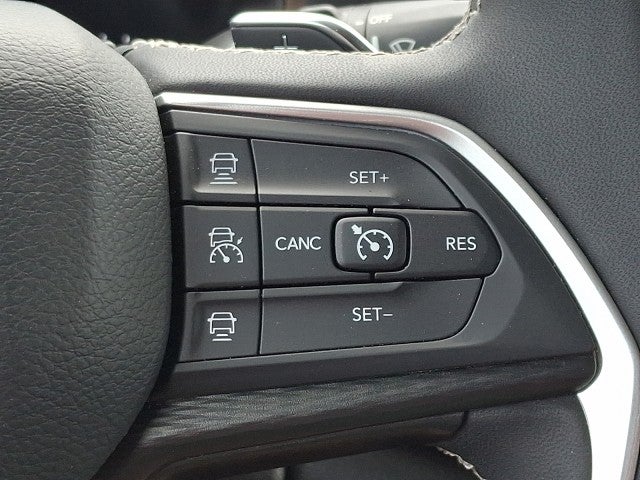 2023 Jeep Grand Cherokee Laredo 4x4