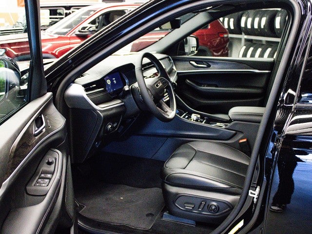 2027 Jeep Grand Cherokee GRAND CHEROKEE L LIMITED 4X4