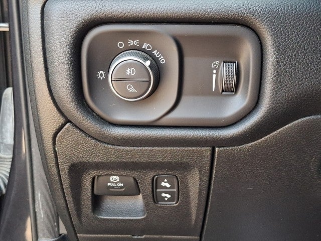 2021 RAM 1500 Big Horn Crew Cab 4x4 5'7' Box