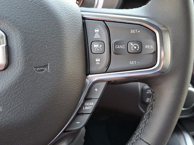 2025 RAM 1500 Big Horn Crew Cab 4x4 6'4' Box