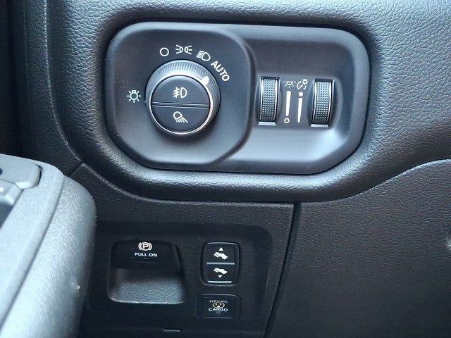 2025 RAM 1500 Big Horn Crew Cab 4x4 6'4' Box