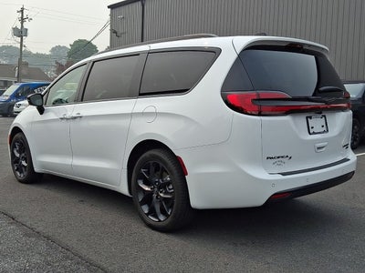 2026 Chrysler Pacifica Limited AWD